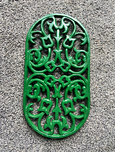 Large green cast iron - green, trivet