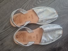 Mibo avarcas women’s metallic silver leather sandals Size 6