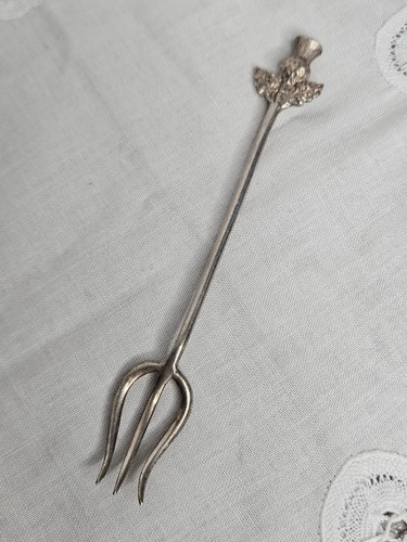 White metal scottish thistle - white,