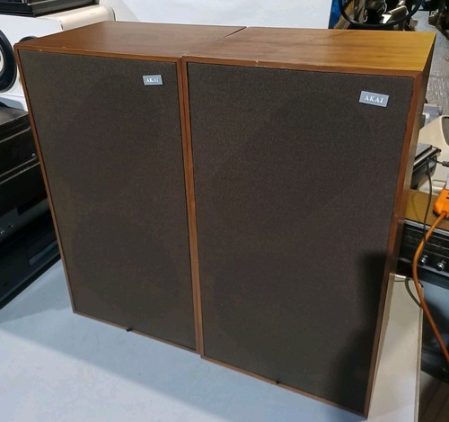 Akai 1000 floor speakers - speakers,