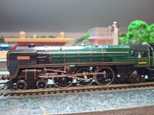 Hornby R063 BR Standard Class 7P6F Loco Britannia 70000 OO Gauge