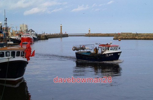 Photo whitby harbour with - harbour,