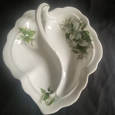 Royal Albert Trillium DIVIDED RELISH DISH Handle Leaf EUC England Bone China 7"
