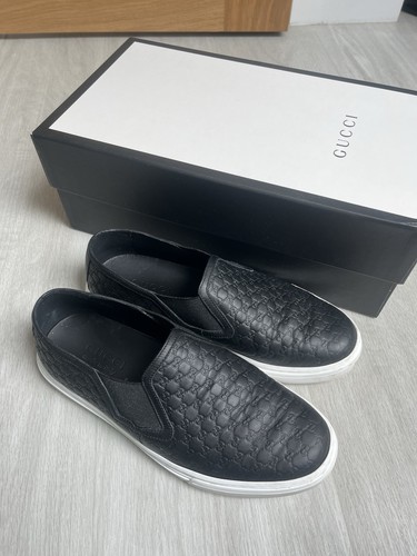 Gucci black slip shoes - black,