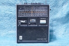 VINTAGE GRUNDIG YACHT BOY 1100 FM/AM RADIO.TURNS ON.NEEDS ATTENTION