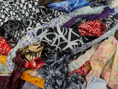 Lunn fabric scraps pound - pound, ~4
