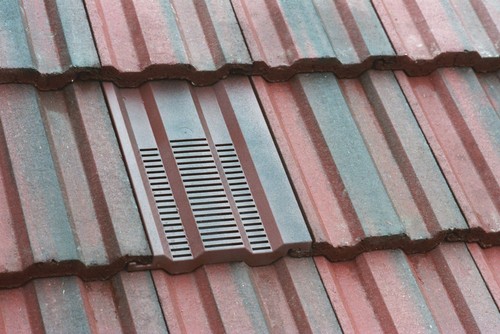 Roof tile vent - tile, for