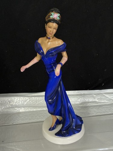 Royal doulton figurine pretty - figurine,