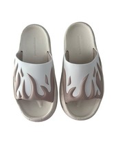 Acupuncture White & Beige