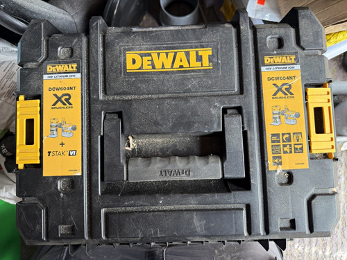 Dewalt router with carry case - dewalt,
