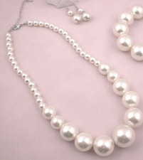 Graduated white faux pearl - faux,