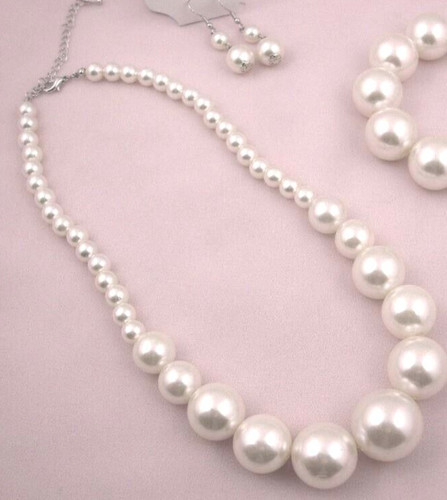 Graduated white faux - faux, pearl
