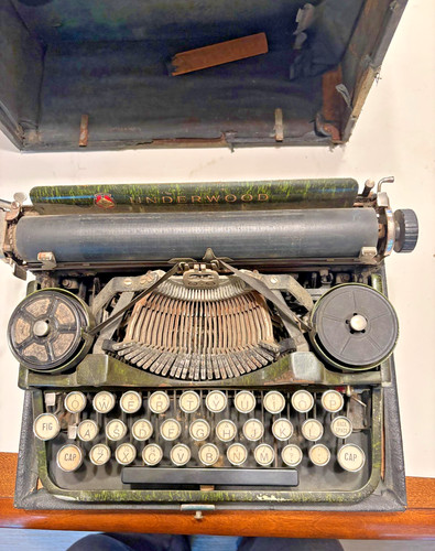 1920 underwood portable - 1920's,