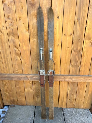 Great vintage snow skis - vintage,