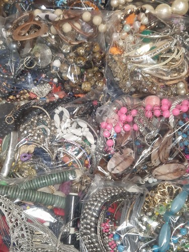 1kg mixed costume - costume, jewellery