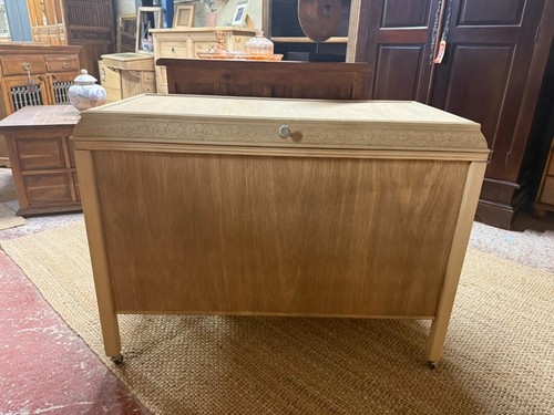 Stripped oak blanket box - stripped,