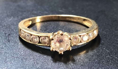 Beautiful 9ct gold clear - gold,