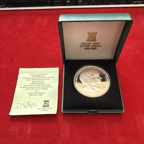 Pobjoy mint crown medal - crown,