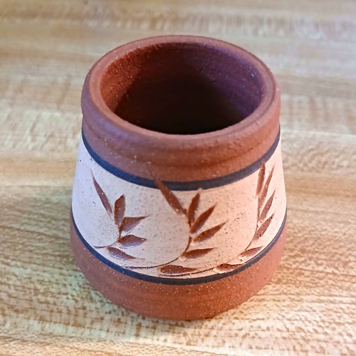 Hungry horse pottery signed - hungry,