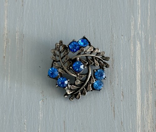Beautiful blue rhinestone - so,