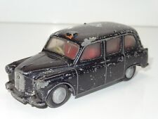 Triang spot on 155 AUSTIN FX4 TAXI BLACK CAB (374)
