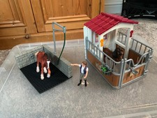 schleich horse stable and wash