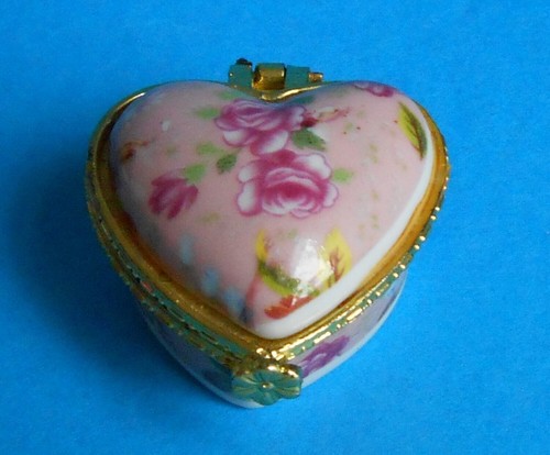 Very pretty flower porcelain - very,