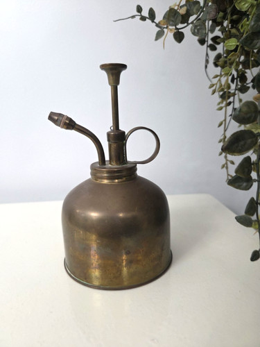 Small vintage pump can - small,
