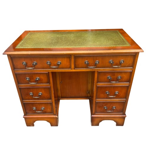 Vintage kneehole desk - , with