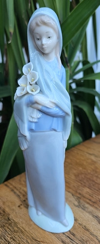 Lladro girl with calla - lladro, 'girl