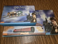 Hornby R1053 + extras Harry Potter Prisoner , 2 extra carriages, platform 9 3/4 