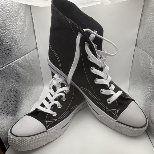 Lightly used airwalk shoes - airwalk,