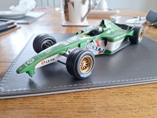 HOTWHEELS 1.18 SCALE JAGUAR R1 FORMULA 1 SPARES OR REPAIRS