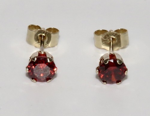 9ct gold garnet solitaire - 9ct,
