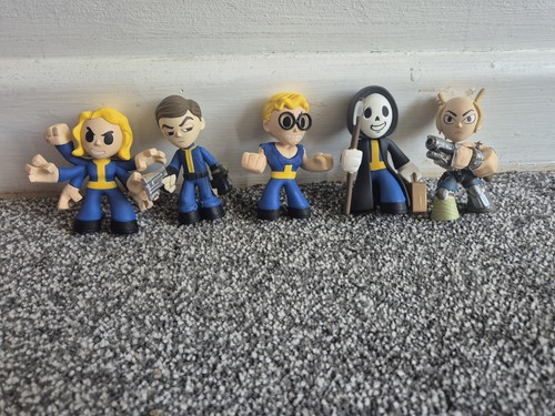 Fallout mini figures - fallout,
