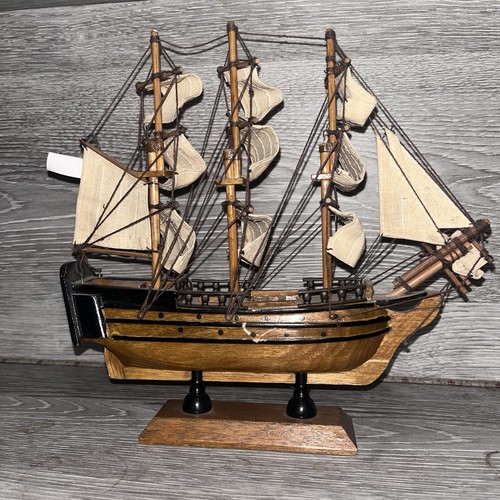 Wooden model hms bounty - wooden, scale