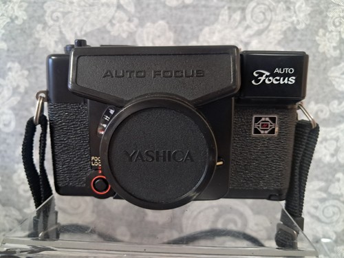 Yashica auto focus 35mm - focus,