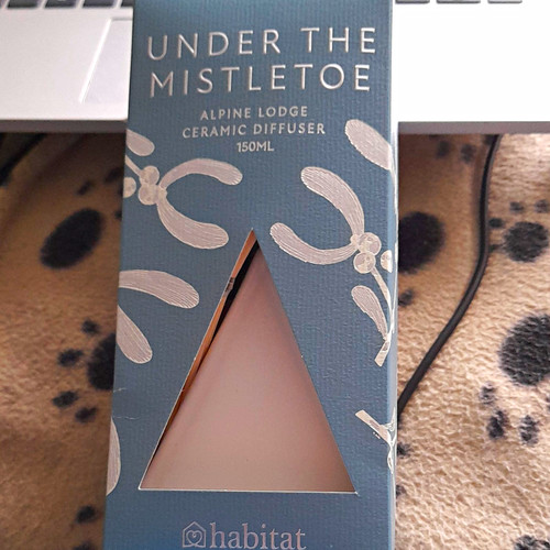 Habitat under the mistletoe - under,