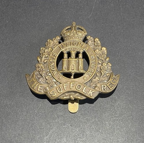 The suffolk regiment cap badge - regiment,
