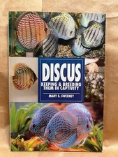 Discus (Keeping & Breeding them in Captivity) by Sweeney, Mary E. 