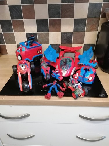 Large spider man and action - spider-man,