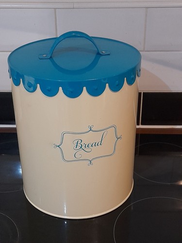 Cream round metal - , bread