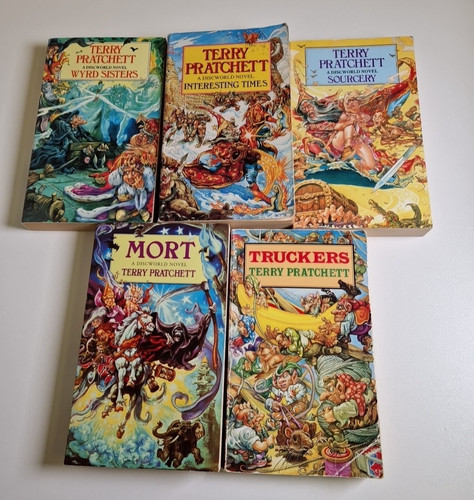 Terry pratchett books - books, pb