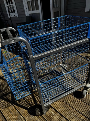 Postal trolley with - with, wheels