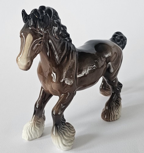 Vintage beswick cantering - vintage,