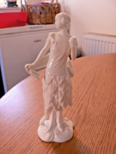 A LOVELY VINTAGE ROYAL