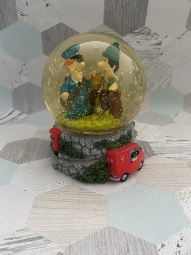 Postman pat snow globe - postman,