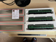 LIMA 'OO' GAUGE BR GREEN CLASS 117 3 CAR DMU DCC fitted, BUT DC capable.