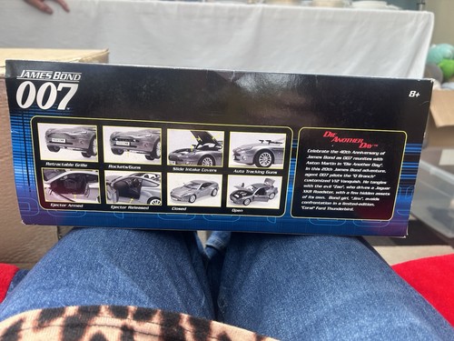 James bond aston martin v12 - james,