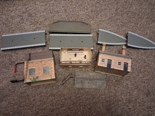 Hornby r501 station waiting - r501,